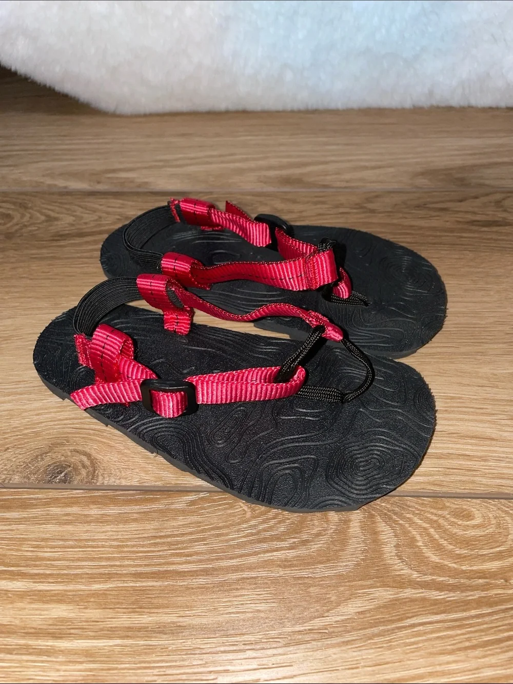 Kids Unshoes Sandals ~ Red Straps
